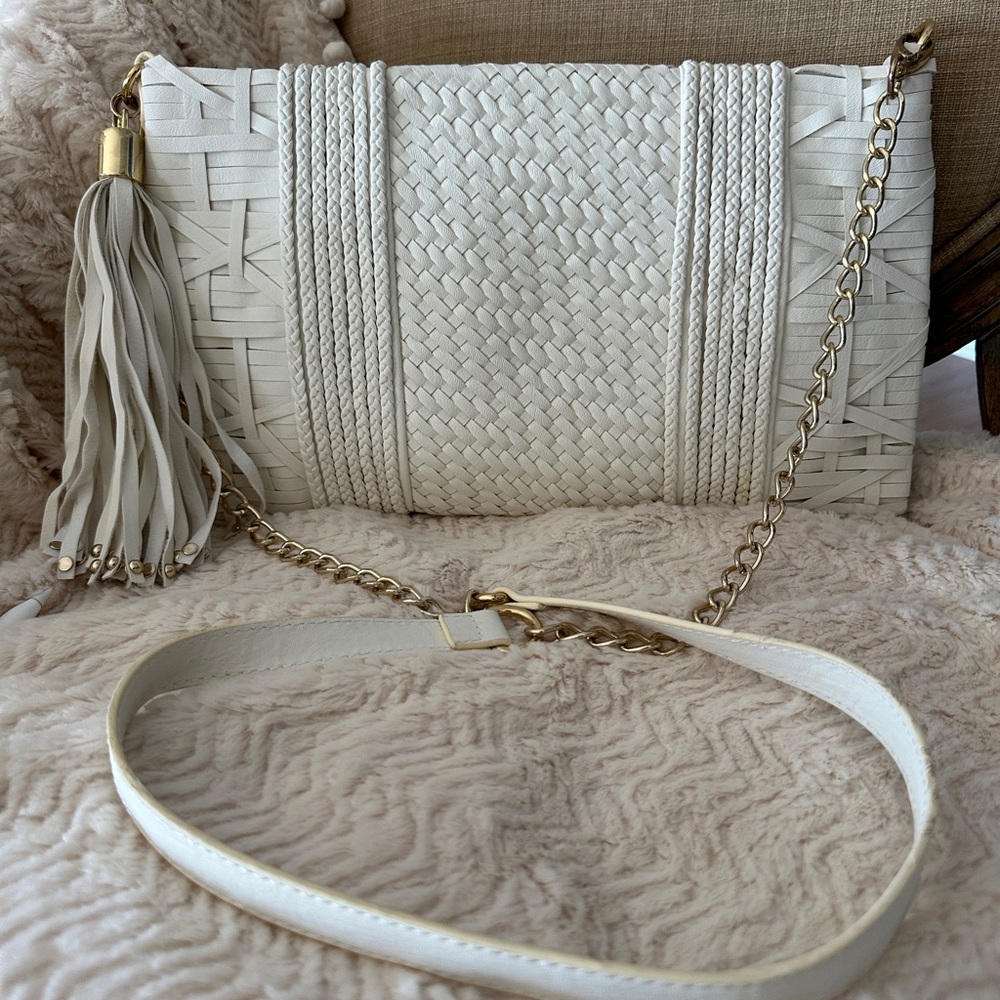 Chic White Woven Clutch with Tassel